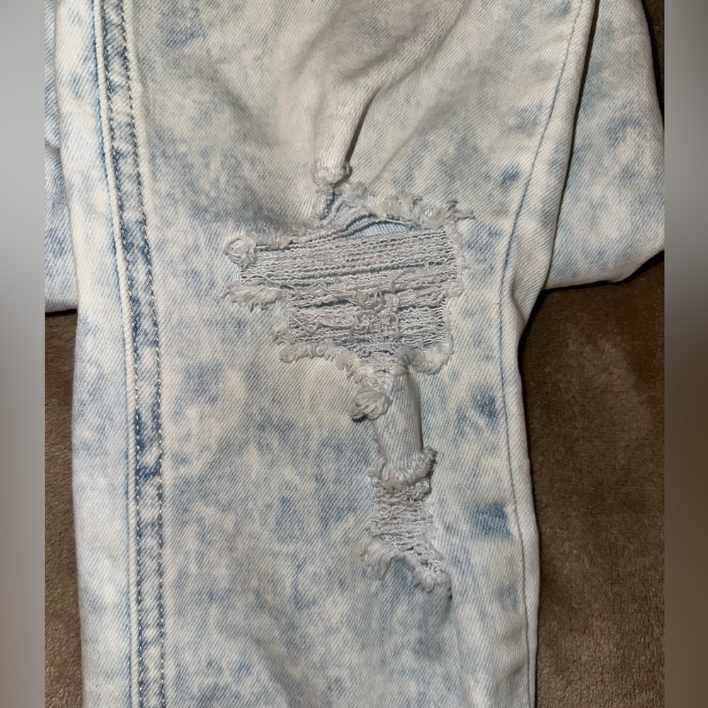 HOLLISTER ACID WASH RIPPED JEANS - Picture 3 of 8